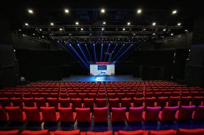 杭州懷德藝術中心啟幕，經典話劇《驢得水》助陣，拓展演出及經紀業務